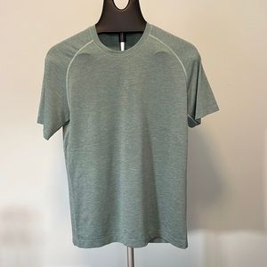 Lululemon short sleeve shirt